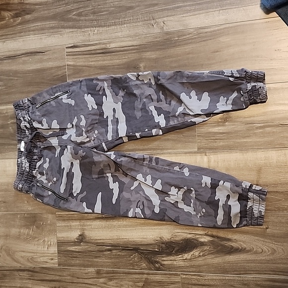 TNA Camo Joggers - Picture 1 of 4